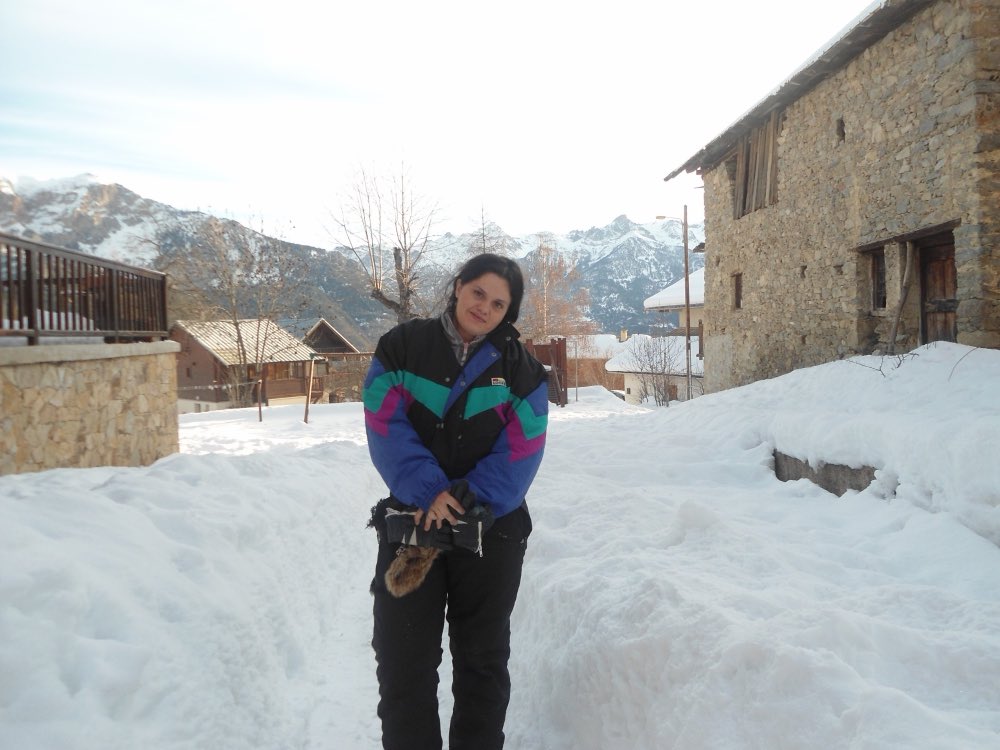 Au pair de MexAuPair disfrutando la nieve en un pueblo de los Alpes
